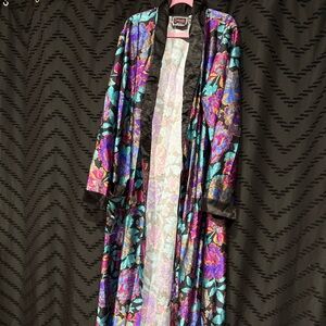 Vintage Intimate Vintage Intimate Fashions Floral Robe with Black Trim.